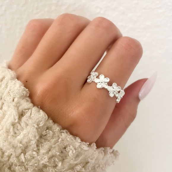 925 Sterling Silver Dainty Flower Ring Minimalist Ring Chic Boho Ring - Picture 8 of 9